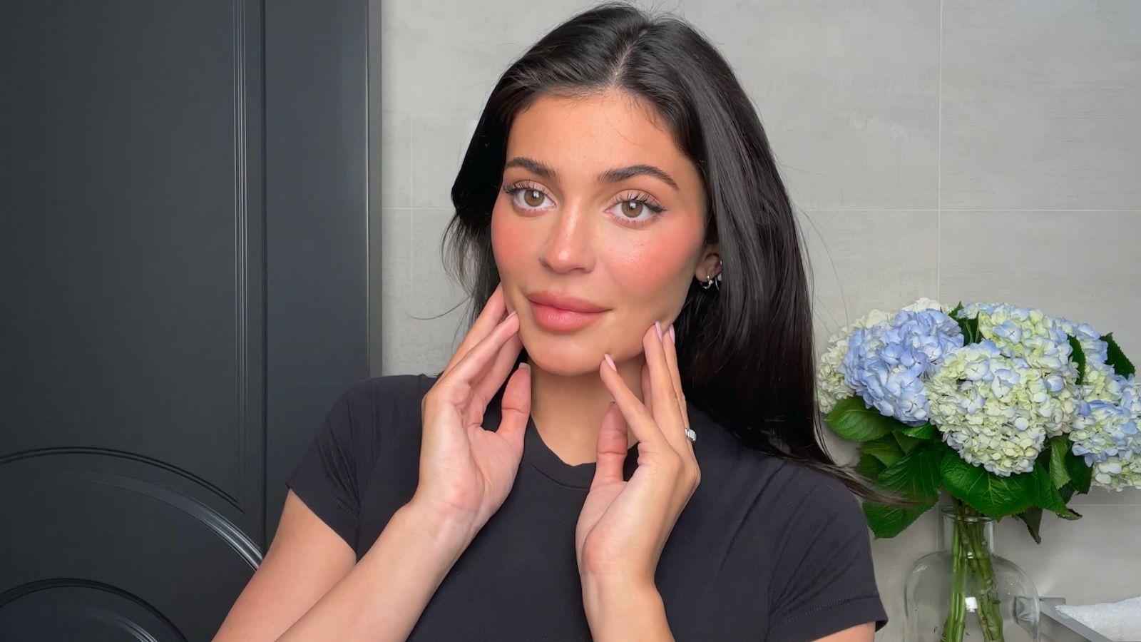 Watch Kylie Jenner Do Her New “Classic Kylie” Glam