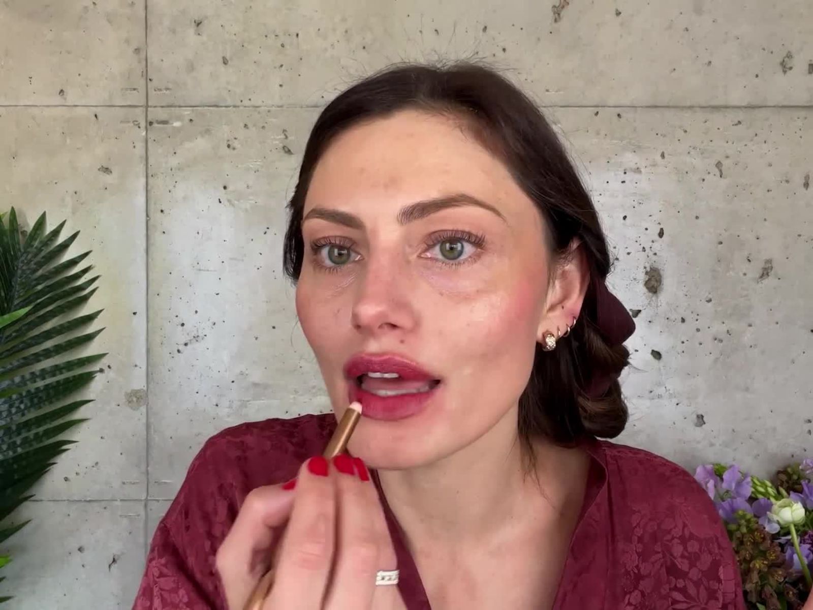 Phoebe Tonkin’s Guide to Heatless Curls and Day-to-Night Red Lipstick